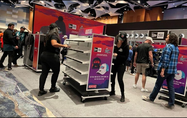 Este sábado la tienda ya lucía sin inventario debido a la gran demanda de aficionados. EL INFORMADOR/Patricia Gallardo