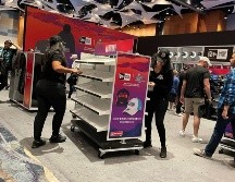 Este sábado la tienda ya lucía sin inventario debido a la gran demanda de aficionados. EL INFORMADOR/Patricia Gallardo