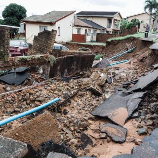 Sudáfrica declara estado de catástrofe por inundaciones, que dejaron 7 muertos