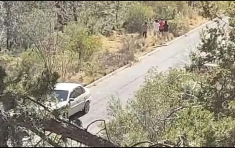 La aparición de los cuerpos, con evidentes impactos de bala, ocurrió a un costado de la carretera Libres-Altzayanca. ESPECIAL