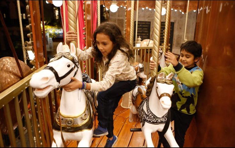 El carrusel Tapatío se encuentra en el Jardín Reforma en el Centro Tapatío. EL INFORMADOR/ CARLOS ZEPEDA