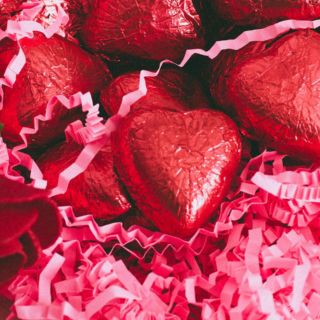 Chocolates, flores y bodas, industrias con dinamismo en el Día del Amor y la Amistad