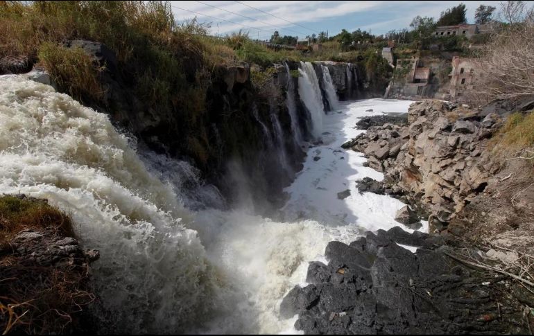 El cuerpo de agua ha causado daños prolongados en los municipios de El Salto y Juanacatlán. EFE