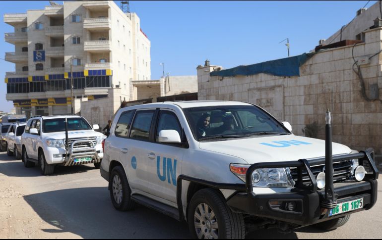 El convoy consta de once camiones cargados de suministros no alimentarios como mantas, colchones y bidones. EFE/Y. Nemah