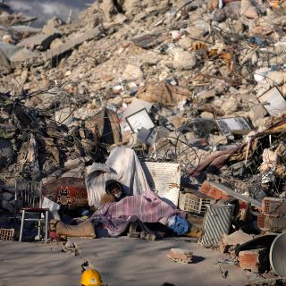 Turquía confirma más de 35 mil muertos y 105 mil heridos por terremotos