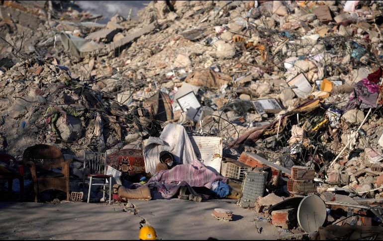 Detallan que 47 mil edificios han quedado destruidos debido a los dos terremotos. AP/K. Hamra