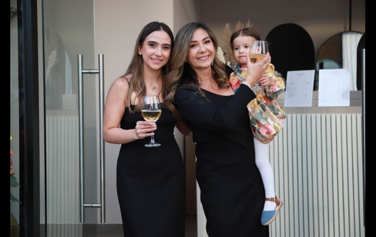 Paola Aguilera, Claudia González y Mar Aguilera. GENTE BIEN JALISCO/Tony Martínez