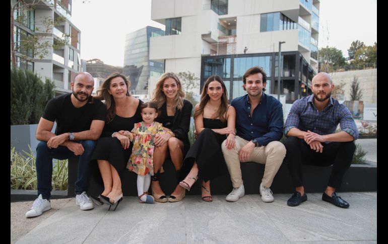 Juan Pedro, Claudia González, Aguilera, Mar Aguilera, Estefanía Covarrubias, Paola Aguilera, Erick Gutiérrez y Diego Aguilera. GENTE BIEN JALISCO/Tony Martínez