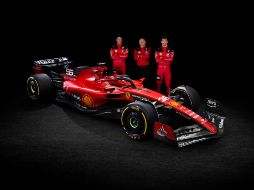 Ferrari presentó el nuevo monoplaza de 2023 con una puesta en escena diferente a la del resto de equipos, pues el español Carlos Sainz y el monegasco Charles Leclerc lo estrenaron en pista. EFE / ESPECIAL