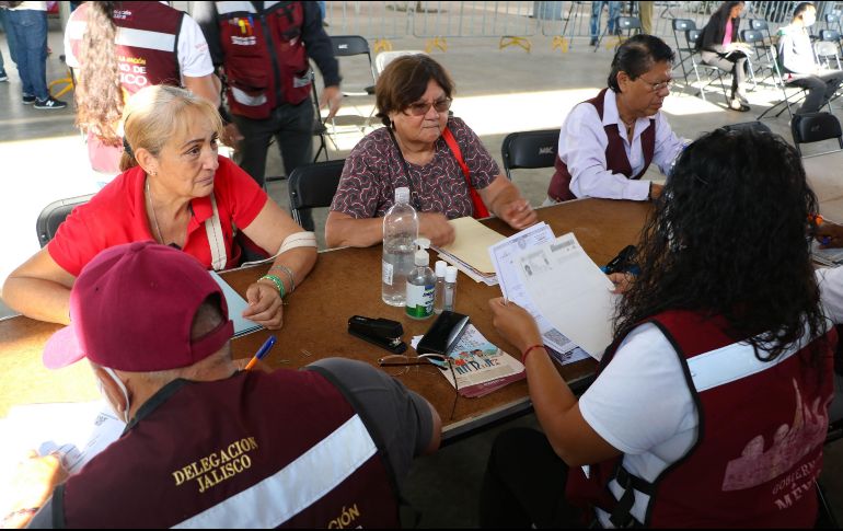 Los adultos mayores que cumplen 65 años en enero o febrero ya pueden registrarse para recibir la Pensión del Bienestar. EL INFORMADOR