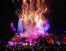 Los tapatíos acudieron al centro histórico para disfrutar de todo el espectáculo de GDLuz. EL INFORMADOR / C. Zepeda