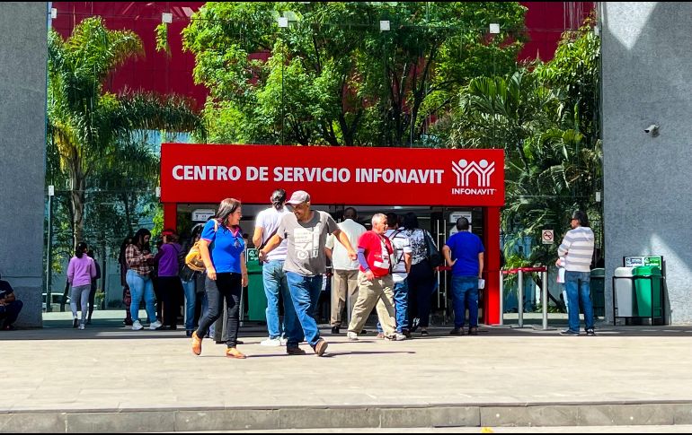 Derechohabientes cudieron al Infonavit para hacer el cambio de su crédito a pesos. EL INFORMADOR/ ARTURO NAVARRO