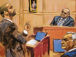 Zambada (en el estrado), responde el interrogatorio de la defensa de García Luna, quien observa (a la derecha en la parte inferior), con atención. EFE