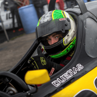 Leo Dueñas corre este fin de semana en los Fórmula VEE