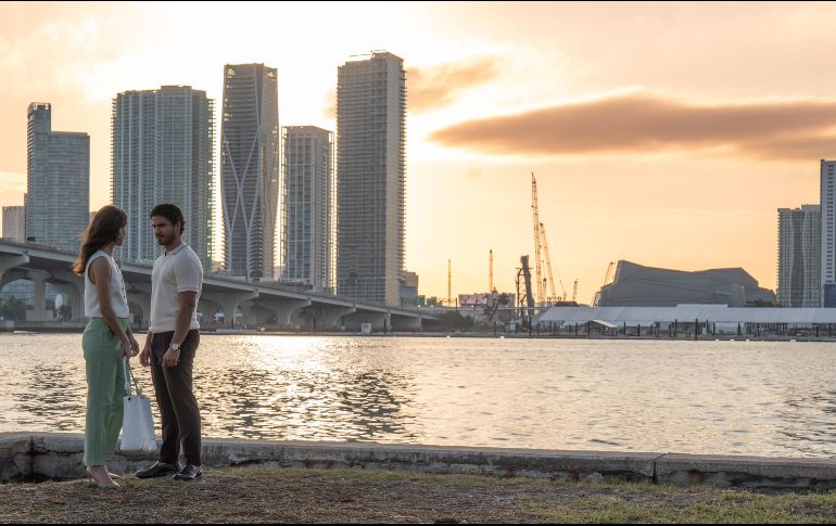 Una pareja de estafadores se verá envuelta en situaciones cómicas. EFE/ TelevisaUnvisión