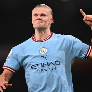 Manchester City se impone y le arrebata el liderato al Arsenal