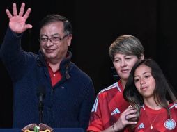 Petro y su familia en el balcón del Palacio de Nariño. GETTY IMAGES