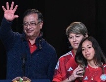 Petro y su familia en el balcón del Palacio de Nariño. GETTY IMAGES
