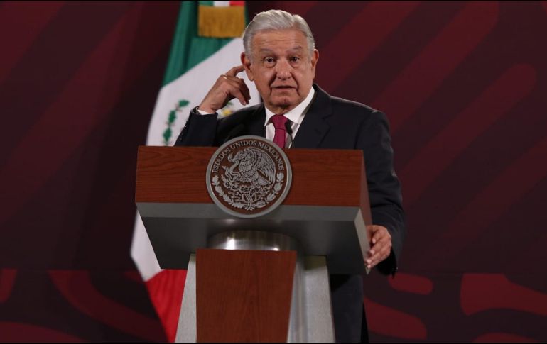 En Palacio Nacional, López Obrador denunció que en el periodo neoliberal se privatizaron playas 