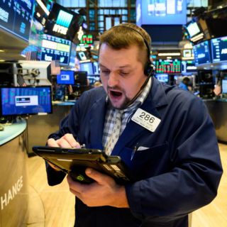 Wall Street abre en rojo y el Dow Jones baja un 0.87 %