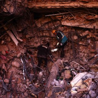 Mujer fue sacada con vida debajo de los escombros en Turquía ¡Llevaba atrapada 258 horas!