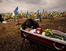 La guerra que comenzó hace casi un año en Ucrania ha dejado miles de muertos. AP / V. Ghirda