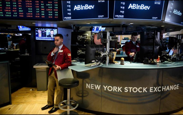 La preocupación de que la Fed mantenga una política agresiva de subida de tipos de interés han hecho que vuelvan a aumentar los temores a una posible recesión. AFP / ARCHIVO