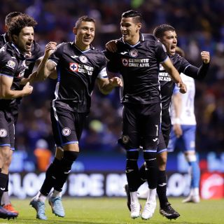 Cruz Azul gana su primer partido en el torneo ante Puebla