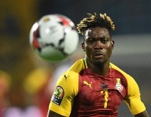 Según los medios de comunicación turcos, el antiguo jugador del Chelsea estaba bajo los escombros de la residencia Rönesans, una torre de 12 pisos que se derrumbó en el terremoto. AFP / ARCHIVO