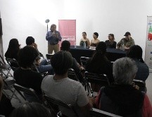 Durante la charla con Laura Baeza y otras escritoras, Antonio Ortuño les preguntó cómo se fueron decantando por la narrativa ESPECIAL / Gobierno de Guadalajara