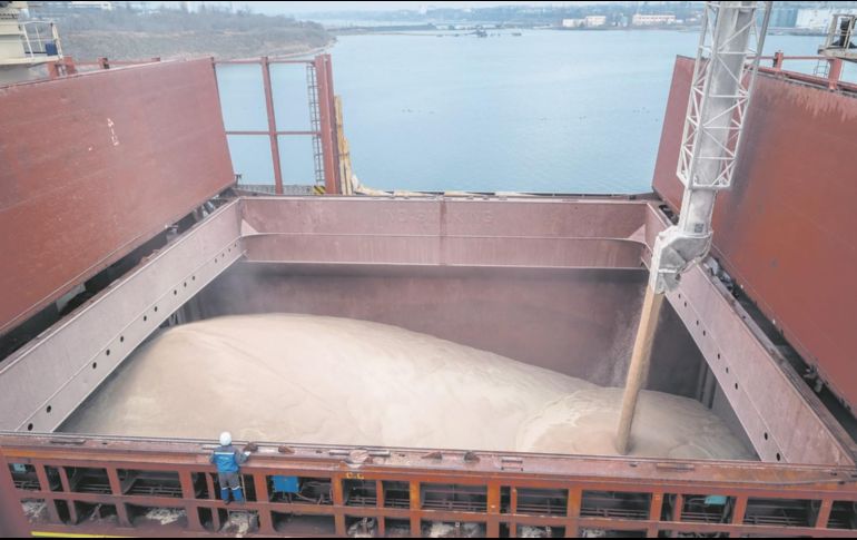 El buque MV Valsamitis, a cargo de la ONU, entregará 25 mil toneladas de trigo ucraniano a Kenia y cinco mil toneladas a Etiopía. AFP