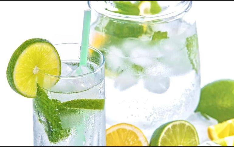 El agua de limón ayuda a bajar de peso. SUN