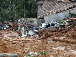 Los deslaves ocasionaron graves pérdidas a los habitantes. AP