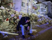 De acuerdo con datos del observatorio de Kandilli en Estambul, el epicentro del sismo tuvo lugar a las 17:04 GMT, además de que también se pudo sentir en algunos países vecinos. EFE / E. Sahin