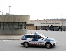 Medios de comunicación ante el Centro Penitenciario Brians 2, donde permanecerá recluido Dani Alves. EFE/Q. García