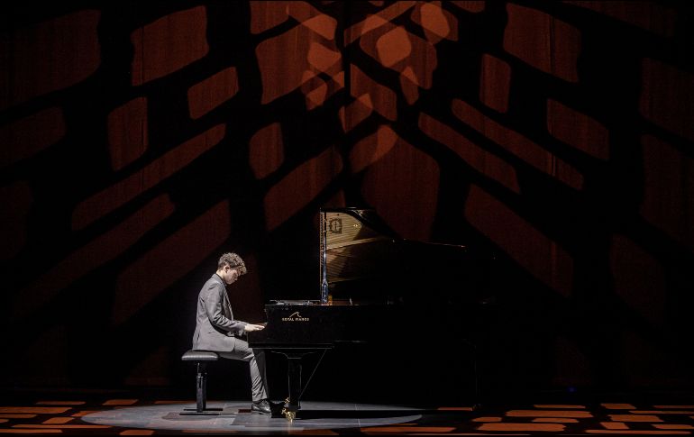 El joven pianista, Marcos Castilla, formará parte del proyecto musical de Antonio Banderas. EFE/J.Zapata