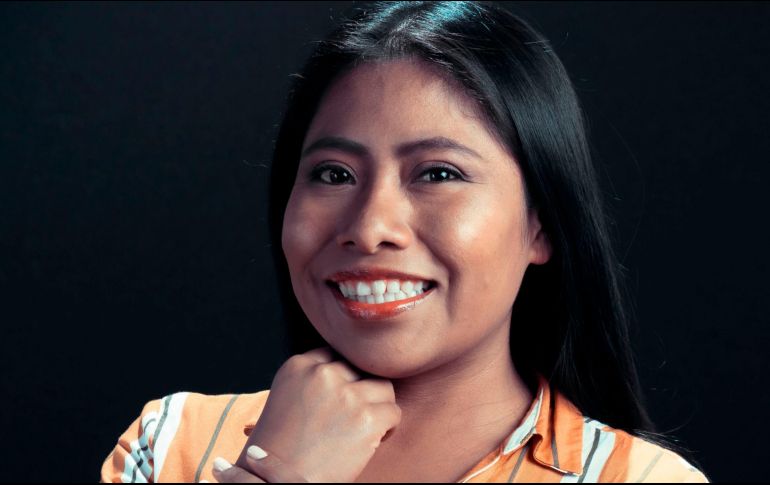 Yalitza Aparicio expone su belleza natural. AFP/ARCHIVO