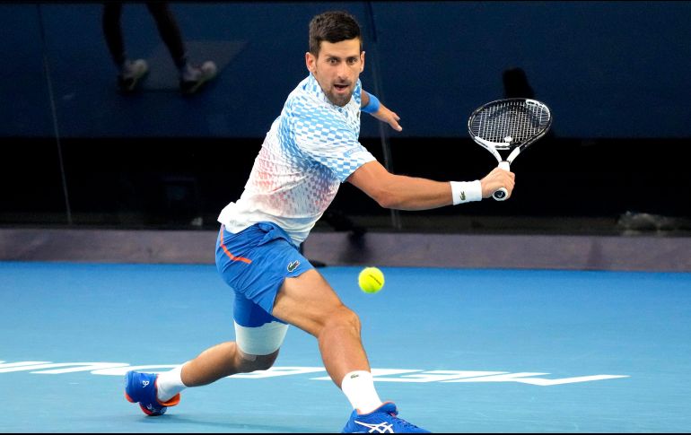 NOVAK DJOKOVIC. Dentro de una semana, el balcánico de 35 años, será el tenista, masculino y femenino, con mayor número de semanas en el primer lugar de un ranking. AP / ARCHIVO