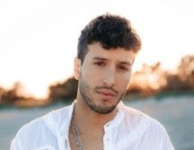 Con la participación estelar de la reconocida actriz española Milenia Smit, y bajo la dirección de Joaquín Cambre, el video musical resalta el concepto visualizado por Yatra. CORTESÍA