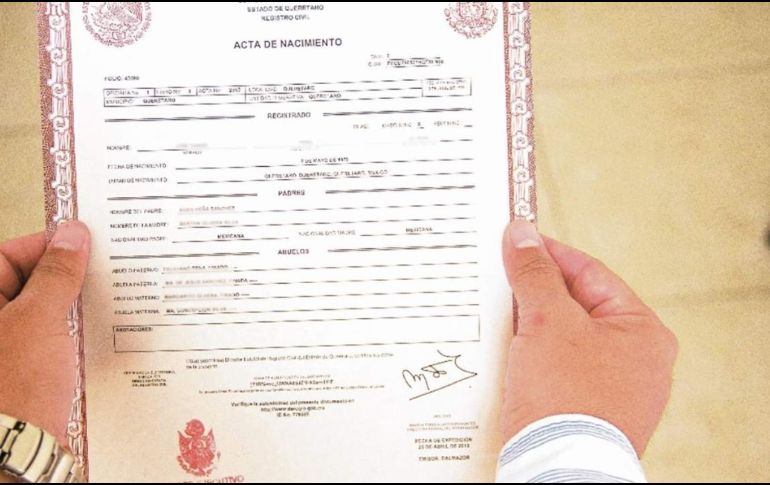 Poniendo primero el apellido del padre se discrimina a la madre. SUN