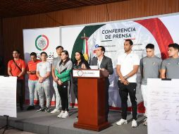 Un total de 9 clavadistas y dos entrenadores acudieron a Cámara de Diputados en la CDMX. Twitter/@Rommel_Pacheco