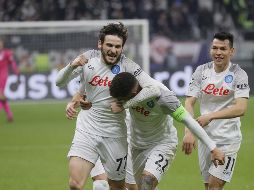 Gran momento pasa el jugador mexicano con el Napoli. EFE/Ronald Wittek