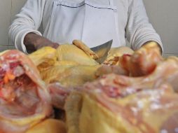La pechuga de pollo y chuleta de cerdo se encarecieron en las últimas semanas para venderse en más de 120 pesos el kilo. EL INFORMADOR / ARCHIVO