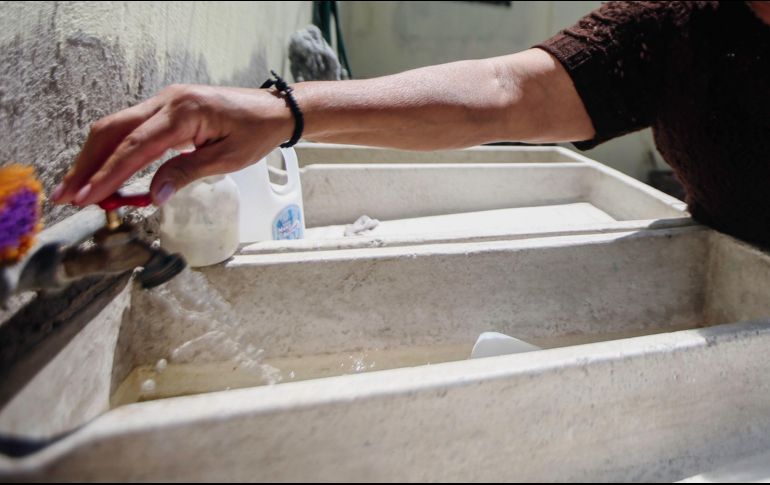 Habrá especial atención en las colonias en la periferia de la ciudad, a las cuales suele afectar más los recortes en el servicio de agua. EL INFORMADOR / ARCHIVO