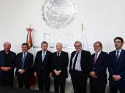 El titular de la FGR recibió al maestro Víctor Olea Peláez, nuevo presidente de la Barra Mexicana Colegio de Abogados; y a Javier Cremades, presidente de World Jurist Association y miembros de la WJA. TWITTER / @FGRMexico