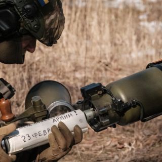 Reino Unido pide a los países del G7 acelerar la ayuda militar a Ucrania