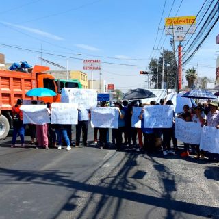 Se manifiestan por desalojo de vecinos en Hacienda Santa Fe en Tlajomulco