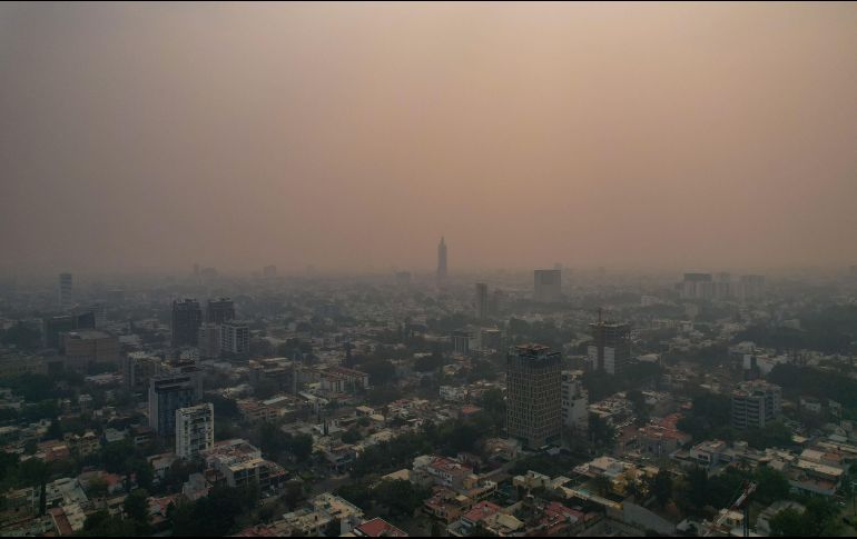 La tarde de ayer, la contaminación fue evidente en distintos puntos de la ciudad. EL INFORMADOR/A. Navarro