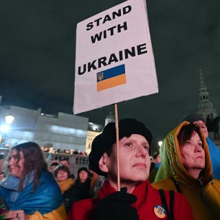 Zelenski promete luchar por la victoria en Ucrania tras un año de guerra