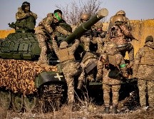 La medida impone bloqueos financieros a bancos, traficantes de armas y empresas tecnológicas vinculadas con la producción de armas en Rusia. AP/V. Ghirda